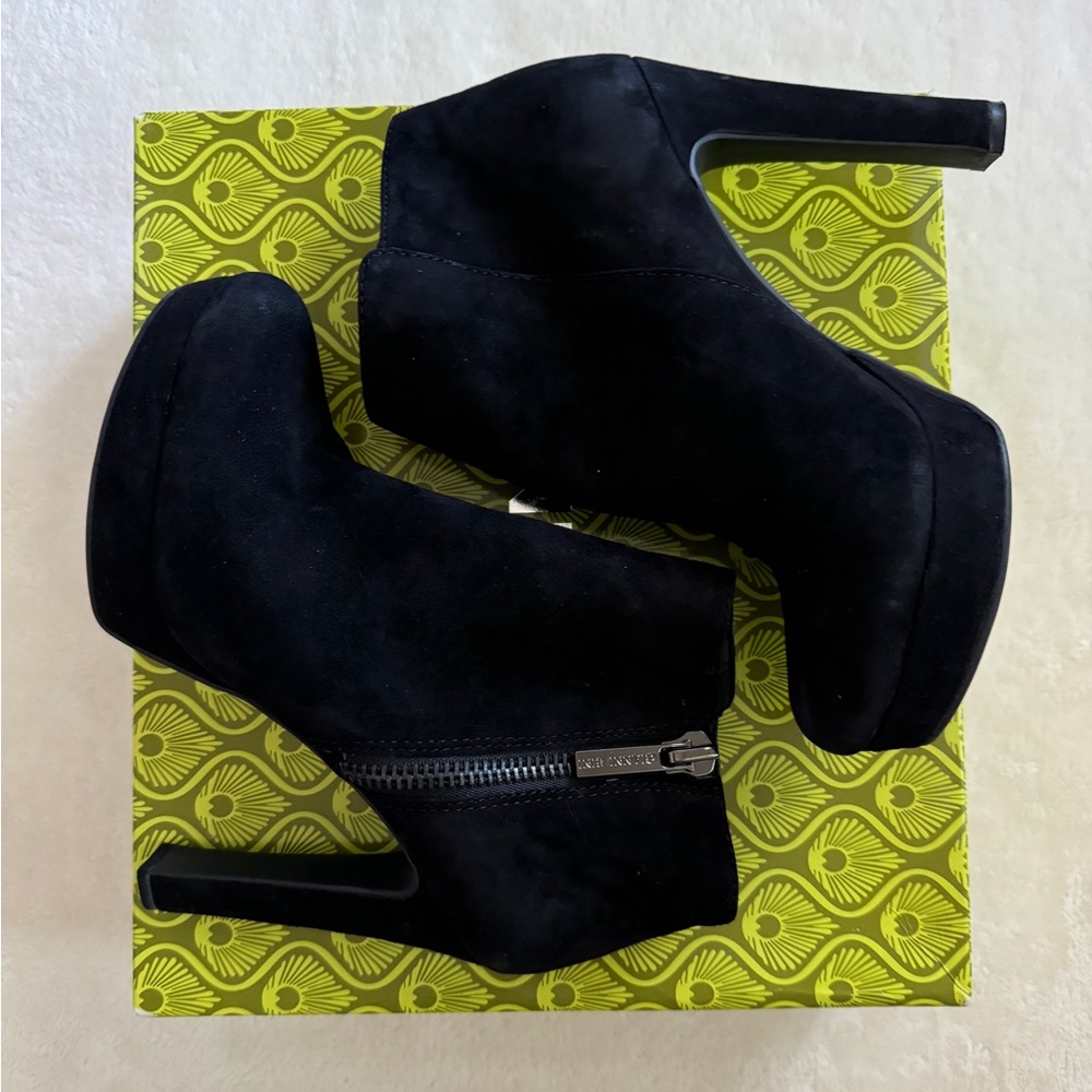 Gianni Bini Erica Black Suede Bootie Size 7.5
